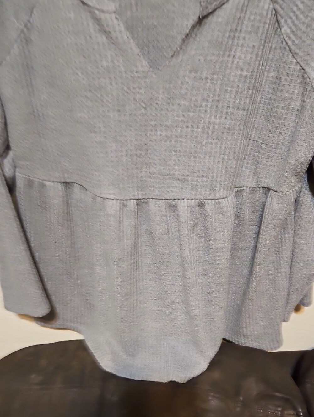 torrid Light Gray Waffle Peplum V-Neck Long Sleeve Top - Picture 3 of 6